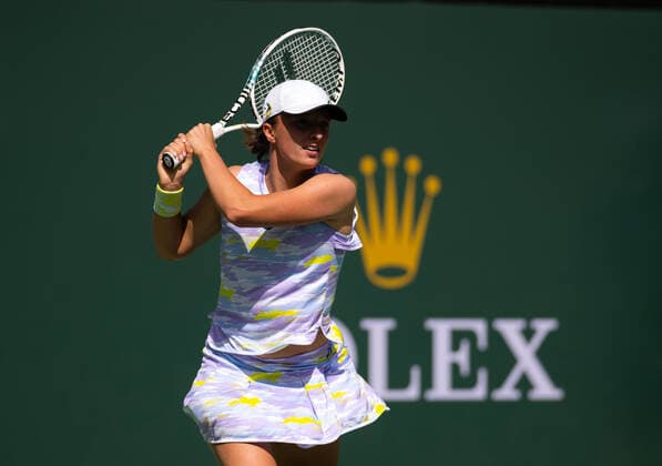 March 13, 2022, INDIAN WELS, CALIFORNIA, UNITED STATES: Iga Swiatek of Poland in action during the third round of the 2022 BNP Paribas Open WTA, Tennis Damen 1000 tennis tournament against Clara Tauson of Denmark INDIAN WELS UNITED STATES - ZUMAa181 20220313_zaa_a181_232 Copyright: xRobxPrangex