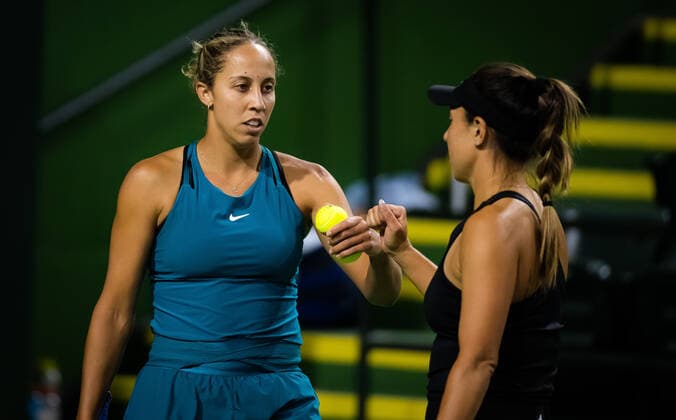 March 13, 2022, INDIAN WELS, CALIFORNIA, UNITED STATES: Madison Keys of the United States & Jessica Pegula of the United States playing doubles at the 2022 BNP Paribas Open WTA, Tennis Damen 1000 tennis tournament INDIAN WELS UNITED STATES - ZUMAa181 20220313_zaa_a181_281 Copyright: xRobxPrangex