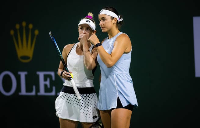 March 13, 2022, INDIAN WELS, CALIFORNIA, UNITED STATES: Storm Sanders of Australia & Caroline Dolehide of the United States playing doubles at the 2022 BNP Paribas Open WTA, Tennis Damen 1000 tennis tournament INDIAN WELS UNITED STATES - ZUMAa181 20220313_zaa_a181_282 Copyright: xRobxPrangex