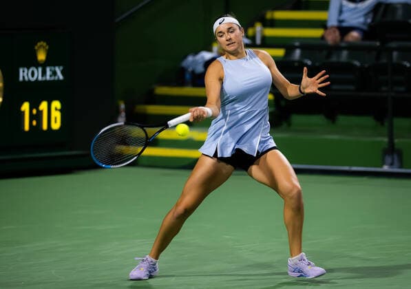 March 13, 2022, INDIAN WELS, CALIFORNIA, UNITED STATES: Caroline Dolehide of the United States playing doubles at the 2022 BNP Paribas Open WTA, Tennis Damen 1000 tennis tournament INDIAN WELS UNITED STATES - ZUMAa181 20220313_zaa_a181_286 Copyright: xRobxPrangex