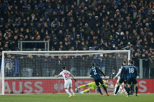 Atalanta vs Bayer Leverkusen, last 16 1st leg Europe League 2021-2022 Italy, Bergamo, march 10 2022: Charles Aranguiz (Leverkusen midfielder) scores the 1-0 goal at 11 during football match ATALANTA vs BAYER LEVERKUSEN, last16 1st leg Europe League 2021-2022 , Gewiss stadium Bergamo Italy Copyright: MGC