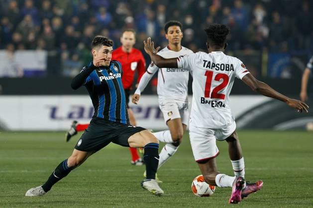 Atalanta vs Bayer Leverkusen, last 16 1st leg Europe League 2021-2022 Italy, Bergamo, march 10 2022: Ruslan Malinovskyi (Atalanta midfielder) fights for the ball in the first half during football match ATALANTA vs BAYER LEVERKUSEN, last16 1st leg Europe League 2021-2022 , Gewiss stadium Bergamo Italy Copyright: MGC