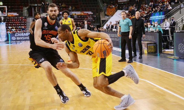 Ludwigsburg , Basketball Champions League Top 16 , MHP Riesen Ludwigsburg vs Galatasaray Nef , from left David kravish Gala Tremmell darden Riesen