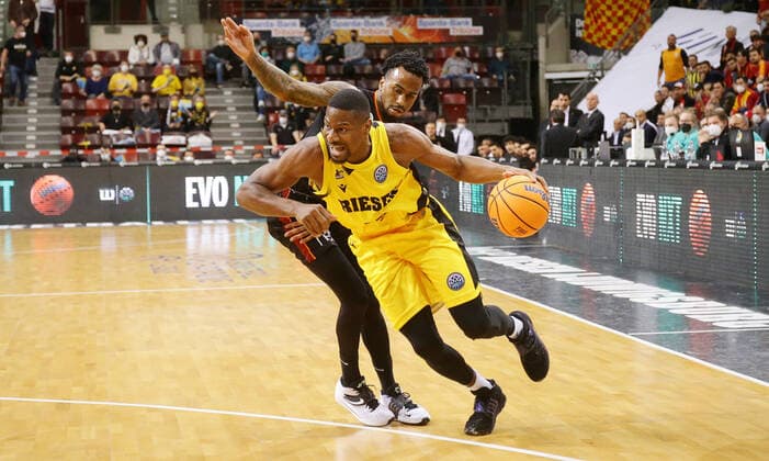 Ludwigsburg , Basketball Champions League Top 16 , MHP Riesen Ludwigsburg vs Galatasaray Nef , from front Yorman Polas bartolo Giants Dee Bost Gala