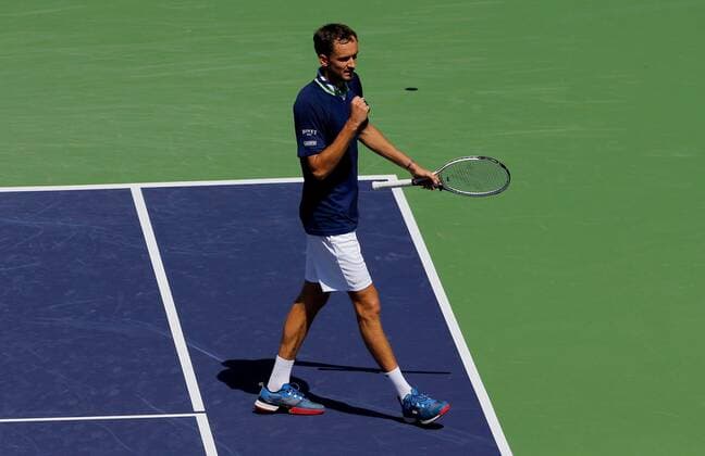 Mandatory Credit: Photo by Ella Ling Shutterstock (12845056b) Daniil Medvedev of Russia celebrates BNP Paribas Open, Tennis, Day 6, Indian Wells Tennis Garden, California, USA - 14 Mar 2022 BNP Paribas Open, Tennis, Day 6, Indian Wells Tennis Garden, California, USA - 14 Mar 2022  Copyright: xEllaxLing Shutterstockx 12845056b