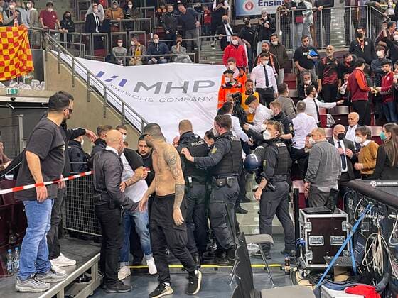 During the break there was rioting with Galatasaray fans in the MHP Arena The police had to intervene MHP Riesen Ludwigsburg vs Galatasaray Nef Basketball Champions League 2021 2022 Ludwigsburg , GER, 14 03 2022,