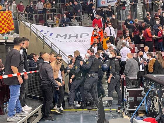During the break there was rioting with Galatasaray fans in the MHP Arena The police had to intervene MHP Riesen Ludwigsburg vs Galatasaray Nef Basketball Champions League 2021 2022 Ludwigsburg , GER, 14 03 2022,