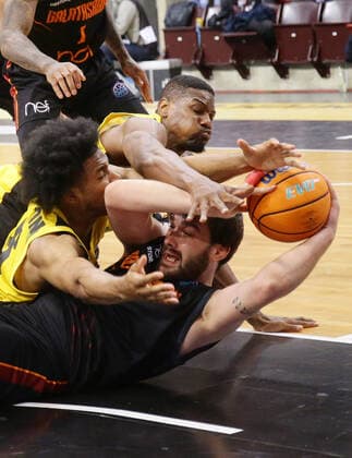 Ludwigsburg , Basketball Champions League Top 16 , MHP Riesen Ludwigsburg vs Galatasaray Nef , from above Yorman Polas bartolo Justin Simon Riesen