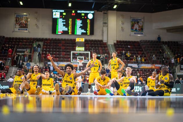 Ludwigsburg jubilation after victory, positive emotions, GER, MHP Riesen Ludwigsburg vs Galatasaray Nef, Basketball, Champions League, BCL, Best of 16, 2021 2022, 14 03 2022, GER, MHP Riesen Ludwigsburg vs Galatasaray Nef, Basketball, Champions League, BCL, Best of 16, 2021 2022, 14 03 2022 Ludwigsburg Copyright: xSaschaxWaltherx BCL_MHP_SWA