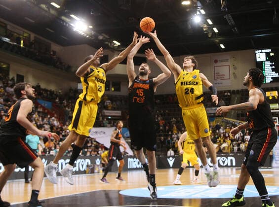 Tremmell Darden Riesen, left and Ethan Rapp Riesen, right MHP Riesen Ludwigsburg vs Galatasaray Nef Basketball Champions League 2021 2022 Ludwigsburg , GER, 14 03 2022,
