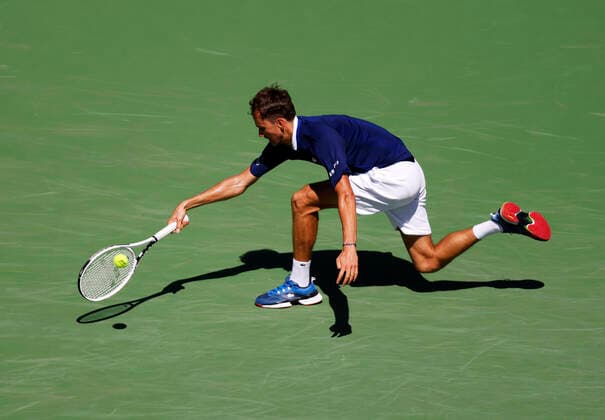 March 14, 2022 Daniil Medvedev of Russia returns a shot against Gael Monfils of France during the 2022 BNP Paribas Open at Indian Wells Tennis Garden in Indian Wells, California. Mandatory Photo Credit: CSM. Indian Wells United States of America - ZUMAc04_ 20220314_zaf_c04_035 Copyright: xCharlesxBausx