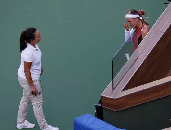 March 14, 2022 Victoria Azarenka of Belarus cries during her match against Elena Rybakina of Kazakhstan during the 2022 BNP Paribas Open at Indian Wells Tennis Garden in Indian Wells, California. Mandatory Photo Credit: CSM. Indian Wells United States of America - ZUMAc04_ 20220314_zaf_c04_129 Copyright: xCharlesxBausx
