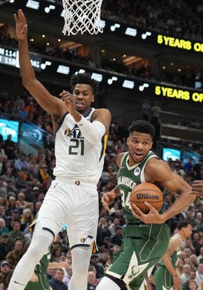 Milwaukee Bucks forward Giannis Antetokounmpo (34) grabs a rebound form Utah Jazz center Hassan Whiteside (21) during an NBA, Basketball Herren, USA game in Vivint Smart Home Arena in Salt Lake City, Utah, USA, 14 March 2022. Milwaukee Bucks at Utah Jazz !ACHTUNG: NUR REDAKTIONELLE NUTZUNG!  Copyright: xGEORGExFREYx AME3397 20220315-72c2e17a3b409babd39102dffdd96e4e1fac8b17