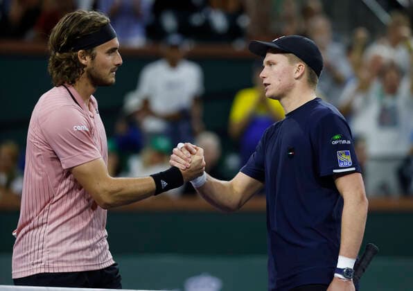 March 14, 2022 Jenson Brooksby shakes hands with Stefanos Tsitsipas of Greece during the 2022 BNP Paribas Open at Indian Wells Tennis Garden in Indian Wells, California. Mandatory Photo Credit: CSM. Indian Wells United States of America - ZUMAc04_ 20220314_zaf_c04_154 Copyright: xCharlesxBausx