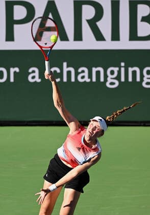 INDIAN WELLS, CA - MARCH 14: Elena Rybakina of Kazakhstan serving during a tennis match at the BNP Paribas Open played on March 14, 2022 at the Indian Wells Tennis Garden in Indian Wells, CA. (Photo by John Cordes Icon Sportswire) TENNIS: MAR 14 BNP Paribas Open Icon506220314094