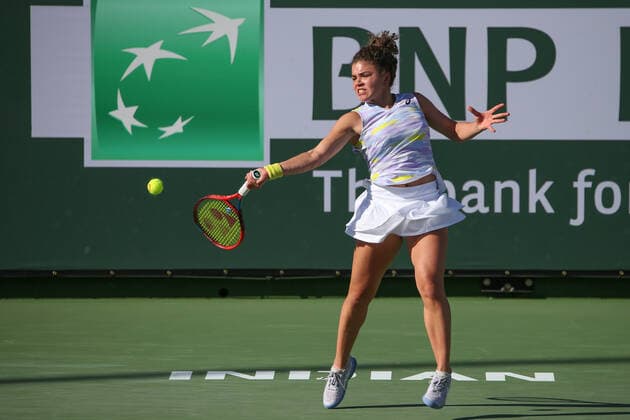 INDIAN WELLS, CA - MARCH 14: Jasmine Paolini (ITA) hits a forehand during the BNP Paribas Open on March 14, 2022 at Indian Wells Tennis Garden in Indian Wells, CA. (Photo by George Walker Icon Sportswire) TENNIS: MAR 14 BNP Paribas Open Icon220314054