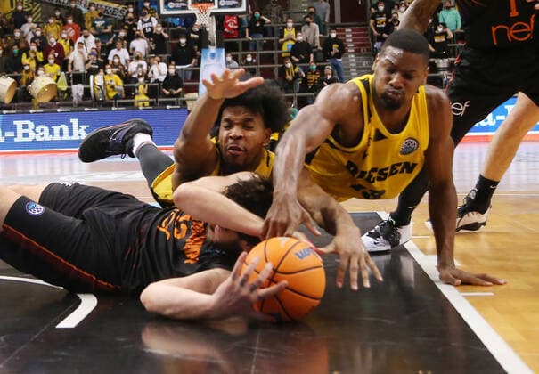 V li Justin Simon Riesen , Yorman Polas Bartolo Riesen MHP Riesen Ludwigsburg vs Galatasaray Nef Basketball Champions League 2021 2022 Ludwigsburg , GER, 14 03 2022,