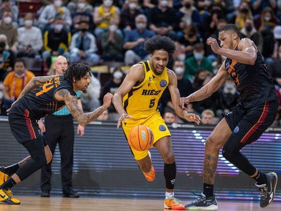 Justin Simon MHP Riesen Ludwigsburg, 05 , GER, MHP Riesen Ludwigsburg vs Galatasaray Nef, Basketball, Champions League, Best of 16, Season 2021 2022, 14 03 2022, GER, MHP Riesen Ludwigsburg vs Galatasaray Nef, Basketball, Champions League, Best of 16, Season 2021 2022, 14 03 2022 Ludwigsburg. Copyright: xEibner-Pressefoto SaschaxWaltherx EP_EER