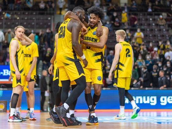 Cheers of the winners from Ludwigsburg, GER, MHP Riesen Ludwigsburg vs Galatasaray Nef, Basketball, Champions League, Best of 16, Season 2021 2022, 14 03 2022, GER, MHP Riesen Ludwigsburg vs Galatasaray Nef, Basketball, Champions League, Best of 16, Season 2021 2022, 14 03 2022 Ludwigsburg Copyright: xEibner-Pressefoto SaschaxWaltherx EP_EER