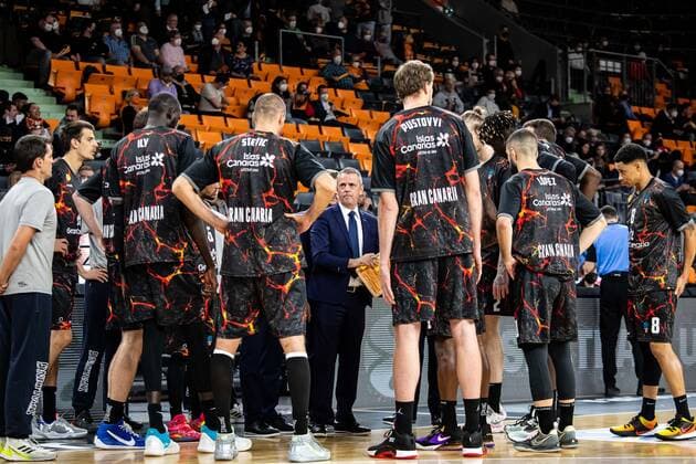 Porfirio Fisac CB Gran Canaria, Head Coach and his Team GER, Ratiopharm Ulm vs Gran Canaria, 7DAYS Eurocup Basketball, 15 Matchday, 15 03 2022 Ratiopharm Ulm vs Gran Canaria, 7 Days Eurocup Basketball, 15 Matchday New Ulm Copyright: xEibner-Pressefoto RogerxBuerkex EP_EER