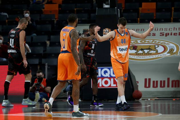 15 03 2022, Neu Ulm, Germany, ratiopharm Arena, ratiopharm ulm vs Gran Canaria Basketball 7 Days EuroCup, Fedor Zugic ratiopharm ulm gestures Photo H Langer Neu Ulm ratiopharm Arena Bayern Germany  541_ULMCRN20220315_049 Langer-541