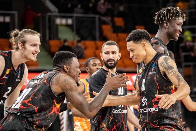 Gran Canaria wins with 94 93 final score against Ratiopharm Ulm Happy winners Ratiopharm Ulm vs Gran Canaria, 7DAYS Eurocup Basketball, 15 match day, 15 03 2022 Ratiopharm Ulm vs Gran Canaria, 7 Days Eurocup Basketball, 15 match day New Ulm Copyright: xEibner-Pressefoto RogerxBuerkex EP_EER