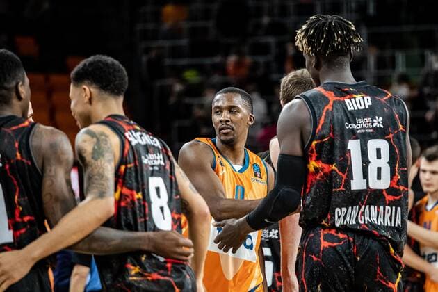 Gran Canaria wins with 94 93 final score against Ratiopharm Ulm Happy winners Ratiopharm Ulm vs Gran Canaria, 7DAYS Eurocup Basketball, 15 match day, 15 03 2022 Ratiopharm Ulm vs Gran Canaria, 7 Days Eurocup Basketball, 15 match day New Ulm Copyright: xEibner-Pressefoto RogerxBuerkex EP_EER