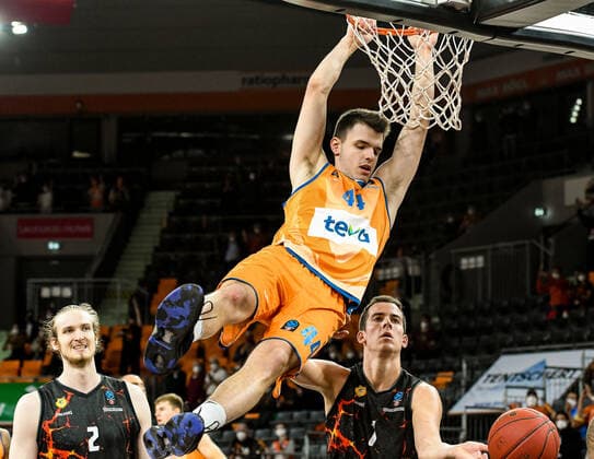 GER, EuroCup, ratiopharm Ulm vs Herbalife Gran Canaria 15 03 2022, ratiopharm arena, New Ulm, GER, EuroCup, ratiopharm Ulm vs Herbalife Gran Canaria, in picture spectacular dunk by Fedor Zugic Ulm, 44 nordphotoxGmbHx xHafner nph00200