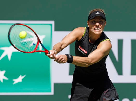 March 15, 2022 Angelique Kerber of Germany returns a shot against Iga Swiatek of Poland during the 2022 BNP Paribas Open at Indian Wells Tennis Garden in Indian Wells, California. Mandatory Photo Credit: CSM. Indian Wells United States of America - ZUMAc04_ 20220315_zaf_c04_121 Copyright: xCharlesxBausx