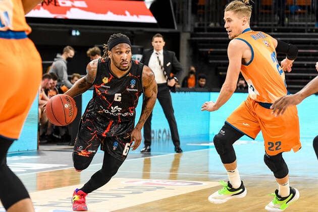 GER, EuroCup, ratiopharm Ulm vs Herbalife Gran Canaria 15 03 2022, ratiopharm arena, New Ulm, GER, EuroCup, ratiopharm Ulm vs Herbalife Gran Canaria, in picture Andrew Albicy Gran Canaria, 6 , Thomas Klepeisz Ulm, 22 nordphotoxGmbHx xHafner nph00200