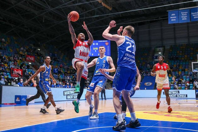 Frankfurt 16 03 2022 xjfx Basketball BBL Bundesliga, Fraport Frankfurt Skyliners s Oliver Würzburg emspor, emonline v l , Charles Callison s Oliver Würzburg , Matt Haarms Fraport Skyliners Frankfurt , Lorenz Brenneke Fraport Skyliners Frankfurt Copyright: JoaquimxFerreira
