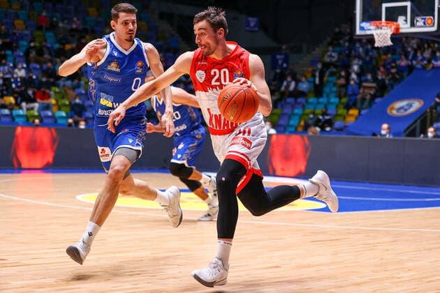 Frankfurt 16 03 2022 xjfx Basketball BBL Bundesliga, Fraport Frankfurt Skyliners s Oliver Würzburg emspor, emonline v l , Lukas Wank Fraport Skyliners Frankfurt , Julian Albus s Oliver Würzburg Copyright: JoaquimxFerreira