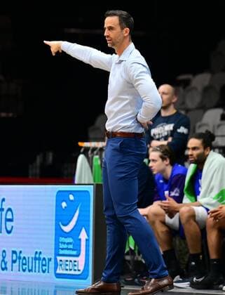 16 03 2022 basketball season 2021 2022 2 Bundesliga Pro A 21 matchday Nuremberg Falcons basketball club NBC Phoenix Hagen Christopher Robert Harris coach head coach Phoenix Hagen points hints