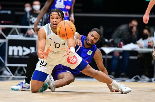 16 03 2022 Basketball Season 2021 2022 2 Bundesliga Pro A 21 Game Day Nuremberg Falcons Basketball Club NBC Phoenix Hagen Evan Derek Taylor 10, Nuremberg Falcons BC NBC before Shawn Occeus 1, Phoenix Hagen