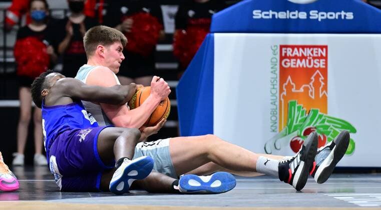 16 03 2022 Basketball Season 2021 2022 2 Bundesliga Pro A 21 Matchday Nürnberg Falcons Basketball Club NBC Phoenix Hagen Melkisedek Moreaux 23, Phoenix Hagen Jonathan Maier 13, Nürnberg Falcons BC NBC