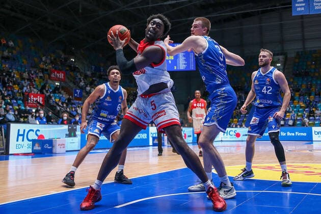 Frankfurt 16 03 2022 xjfx basketball BBL Bundesliga, Fraport Frankfurt Skyliners s Oliver Würzburg emspor, emonline v l , Abdul Malik Abu s Oliver Würzburg , Matt Haarms Fraport Skyliners Frankfurt Copyright: JoaquimxFerreira