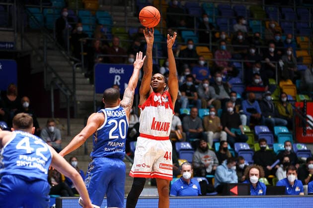 Frankfurt 16 03 2022 xjfx basketball BBL Bundesliga, Fraport Frankfurt Skyliners s Oliver Würzburg emspor, emonline v l , Rasheed Moore Fraport Skyliners Frankfurt , Wiliam Buford s Oliver Würzburg Copyright: JoaquimxFerreira
