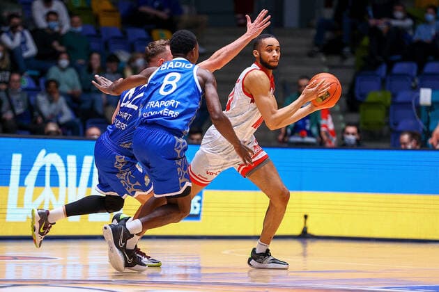 Frankfurt 16 03 2022 xjfx Basketball BBL Bundesliga, Fraport Frankfurt Skyliners s Oliver Würzburg emspor, emonline v l , Marcel Pnitka Fraport Skyliners Frankfurt , Branco Badio Fraport Skyliners Frankfurt , Cameron Hunt s Oliver Würzburg Copyright: JoaquimxFerreira