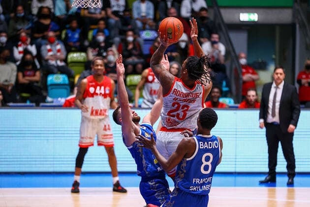 Frankfurt 16 03 2022 xjfx Basketball BBL Bundesliga, Fraport Frankfurt Skyliners s Oliver Würzburg emspor, emonline v l , Marcel Pnitka Fraport Skyliners Frankfurt , Desi Rodriguez s Oliver Würzburg , Brancou Badio Fraport Skyliners Frankfurt Copyright: JoaquimxFerreira