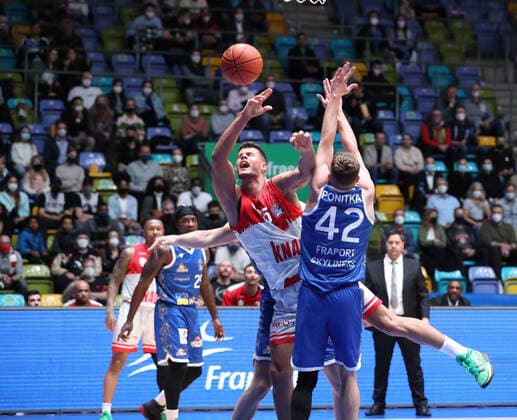 Abu Abdul Malik, s Oliver Wuerzburg , Ponitka Marcel, Fraport Skyliners, 42 , , GER,Basketball, BBL, Fraport Skyliners vs Niners Chemnitz,27 12 2021, Frankfurt Copyright: xEibner-Pressefoto UlrichxScherbax EP_usm