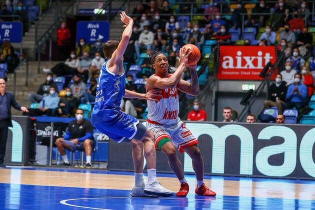 Frankfurt 16 03 2022 xjfx basketball BBL Bundesliga, Fraport Frankfurt Skyliners s Oliver Würzburg emspor, emonline v l , Lukas Wank Fraport Skyliners Frankfurt , Desi Rodriguez s Oliver Würzburg Copyright: JoaquimxFerreira
