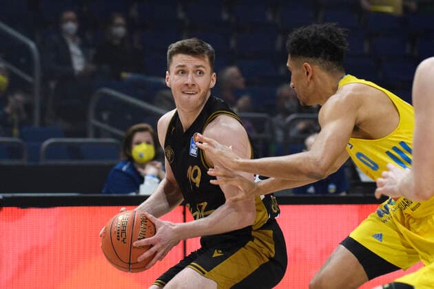 v l Ondrej Sehnal Basketball Loewen Braunschweig, 19 , Maodo Lo BAlba Berlin, 0 , duel, action, fight, GER, Alba Berlin vs Basketball Loewen Braunschweig, BBL, Basketball Bundesliga Maenner, 23 Spieltag, Saison 2021 2022, 16 03 2022, GER, Alba Berlin vs Basketball Loewen Braunschweig, BBL, Basketball Bundesliga Maenner, 23 Spieltag, Saison 2021 2022, 16 03 2022, Berlin Copyright: xEibner-Pressefoto UwexKochx EP_UKH