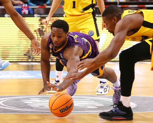 16 03 2022, Germany, Ludwigsburg, Basketball Champions League, MHP Riesen Ludwigsburg vs Hapoel U net Holon, v l Joe Ragland Hapoel , Yorman Polas Bartolo MHP