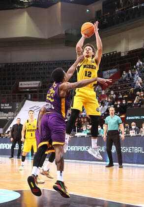16 03 2022, Germany, Ludwigsburg, Basketball Champions League, MHP Riesen Ludwigsburg vs Hapoel U net Holon, v l Tyrus McGee Hapoel , Jonah Radebaugh MHP