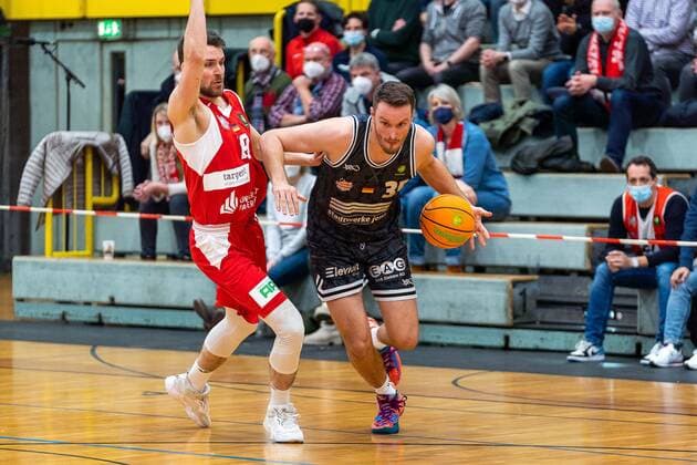 Stephan Haukohl Medipolis SC Jena, 35 vs Johannes Konradt Uni Baskets Paderborn, 19 GER, Uni Baskets Paderborn vs Medipolis SC Jena, basketball, 2 Bundesliga ProA, season 2021 2022, 23 match day, 16 03 2022 Uni Baskets Paderborn vs Medipolis SC Jena, basketball, 2 Bundesliga ProA, season 2021 2022, 23 match day, 16 03 2022 Paderborn Copyright: xEibner-Pressefoto BahhoxKarax EP_BKA