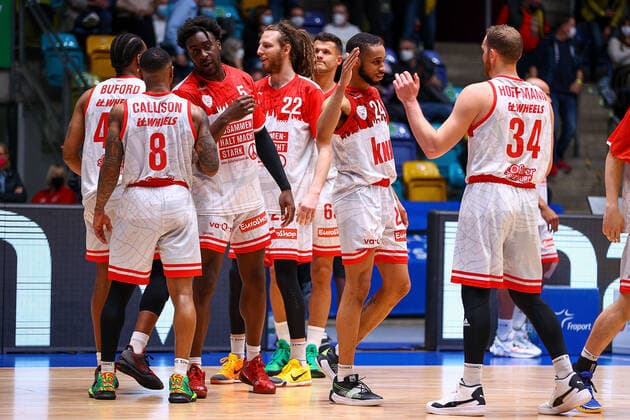 Frankfurt 16 03 2022 xjfx basketball BBL Bundesliga, Fraport Frankfurt Skyliners s Oliver Würzburg emspor, emonline v l , s Oliver Würzburg jubilate after end of game Copyright: JoaquimxFerreira