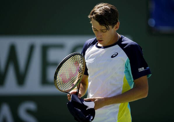 Mandatory Credit: Photo by Ella Ling Shutterstock (12845061r) Alex de Minaur of Australia frustrated BNP Paribas Open, Tennis, Day 8, Indian Wells Tennis Garden, California, USA - 16 Mar 2022 BNP Paribas Open, Tennis, Day 8, Indian Wells Tennis Garden, California, USA - 16 Mar 2022  Copyright: xEllaxLing Shutterstockx 12845061r