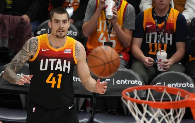 Utah Jazz forward Juancho Hernangomez looks to rebound during an NBA, Basketball Herren, USA game between Utah Jazz and Chicago Bulls, in Vivint Smart Home Arena in Salt Lake City, Utah, USA, 16 March 2022. Utah Jazz - Chicago Bulls !ACHTUNG: NUR REDAKTIONELLE NUTZUNG!  Copyright: xGEORGExFREYx AME3844 20220317-3a1633f024ce4fcdf56d596b778d9d7e8c090af1