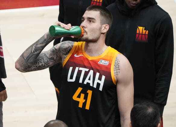 Utah Jazz forward Juancho Hernangomez takes a drink during a timeout at an NBA, Basketball Herren, USA game between Utah Jazz and Chicago Bulls, in Vivint Smart Home Arena in Salt Lake City, Utah, USA, 16 March 2022. Utah Jazz - Chicago Bulls !ACHTUNG: NUR REDAKTIONELLE NUTZUNG!  Copyright: xGEORGExFREYx AME3848 20220317-7ec7d45e9cdf48f58fec76fbef1d3997ca931843