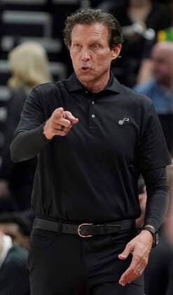 Utah Jazz head coach Quin Snyder during an NBA, Basketball Herren, USA game between Utah Jazz and Chicago Bulls, in Vivint Smart Home Arena in Salt Lake City, Utah, USA, 16 March 2022. Utah Jazz - Chicago Bulls !ACHTUNG: NUR REDAKTIONELLE NUTZUNG!  Copyright: xGEORGExFREYx AME3854 20220317-da423718448d8b2d4ad22560fbda642c06bca7fd